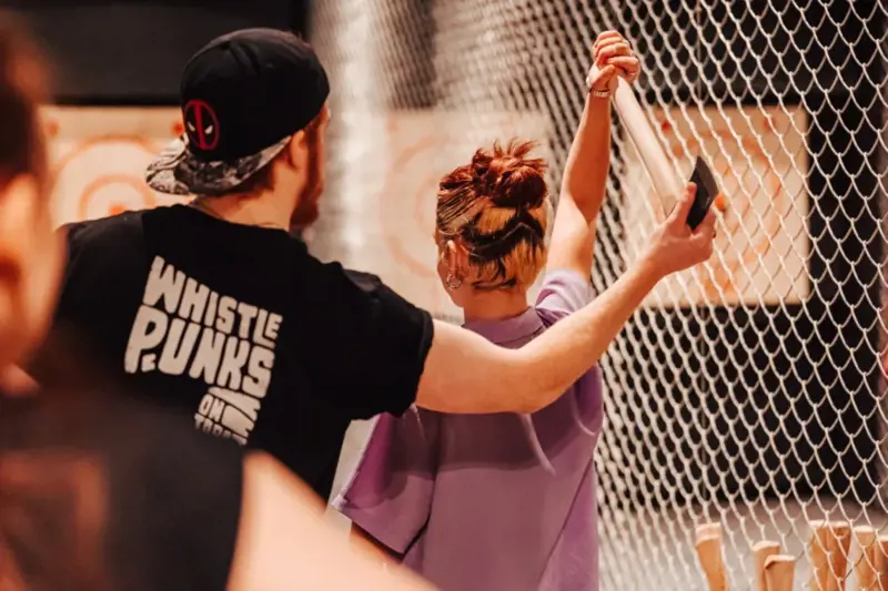 How To Perfect Your Axe Throwing Stance 890X593 (1)